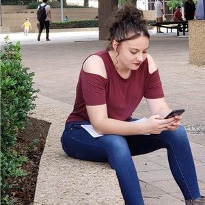 Meet your Posher, Alyssa